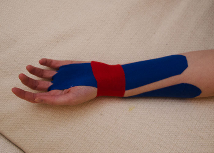 Handgelenk tapen - Schritt 3